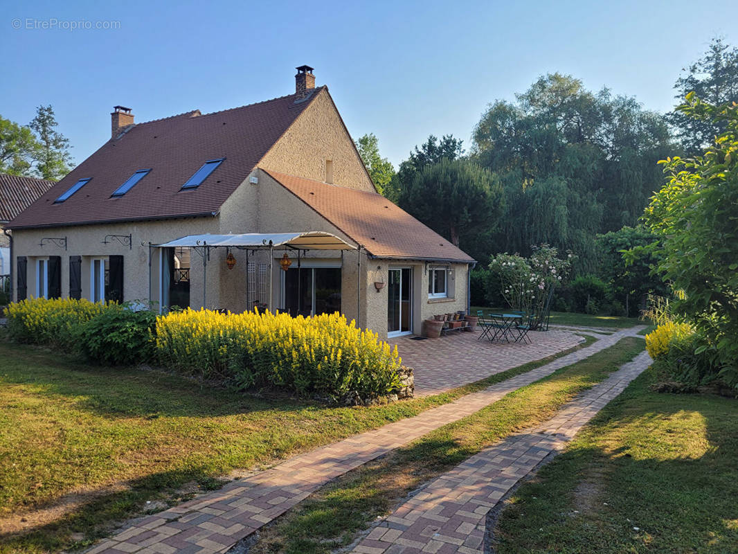 Maison à LA CELLE-LES-BORDES