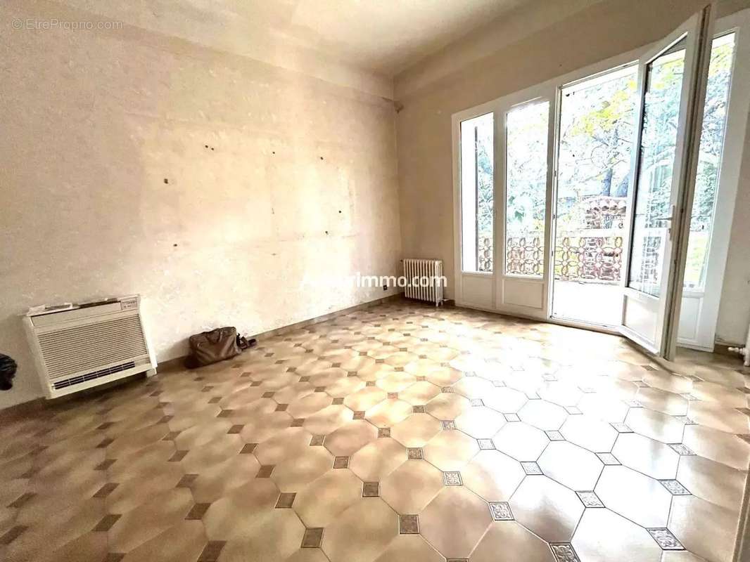 Appartement à MARSEILLE-11E