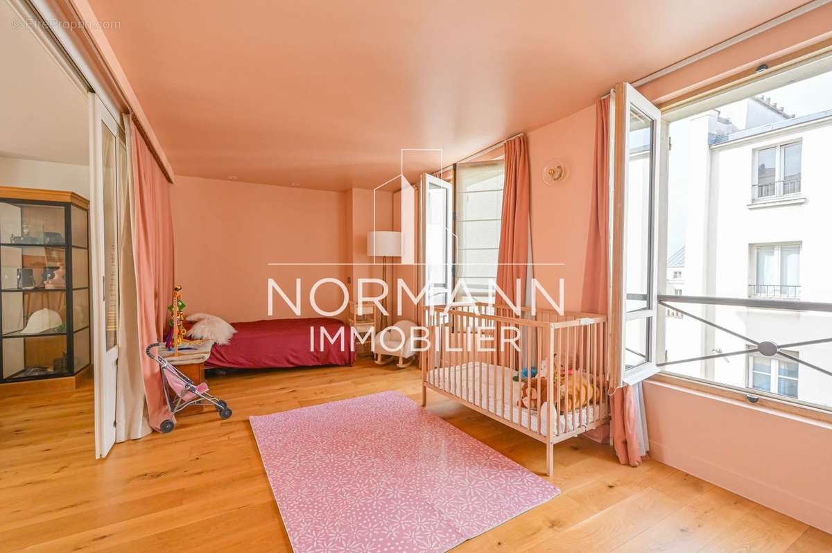 Appartement à PARIS-2E