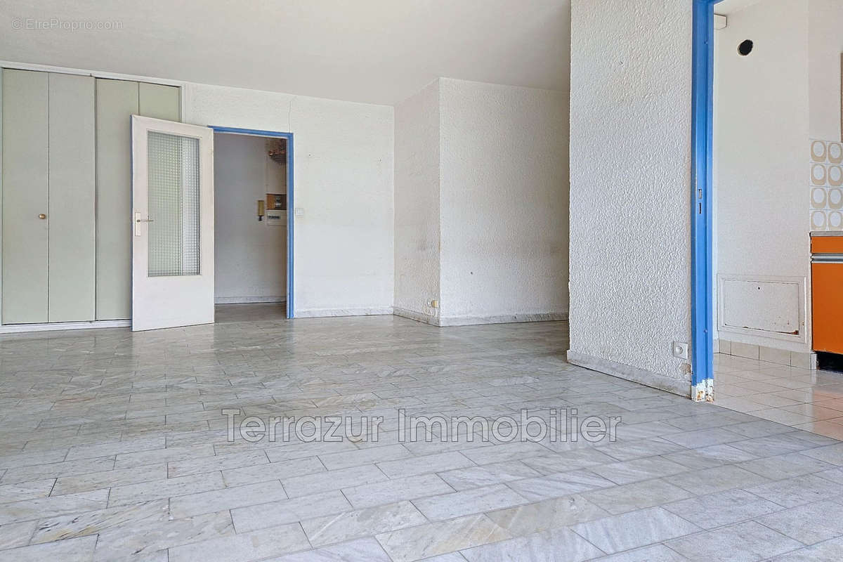 Appartement à VALLAURIS