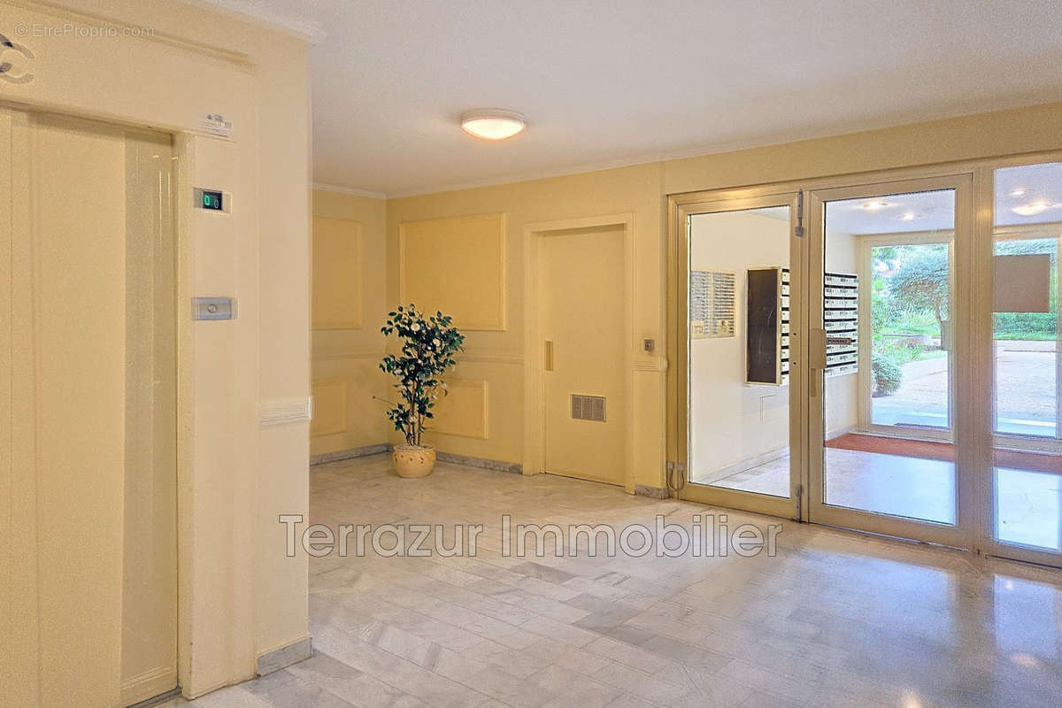 Appartement à VALLAURIS