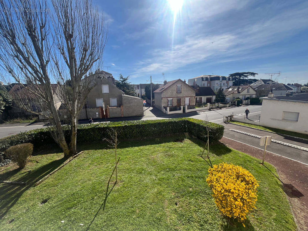 Appartement à SAINT-JEAN-DE-LA-RUELLE