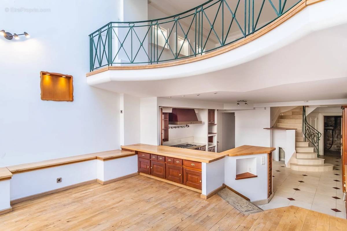 Appartement à PARIS-8E