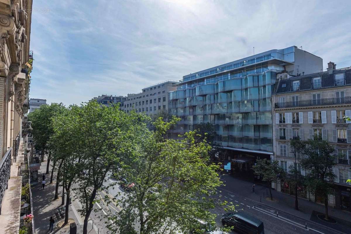 Appartement à PARIS-8E