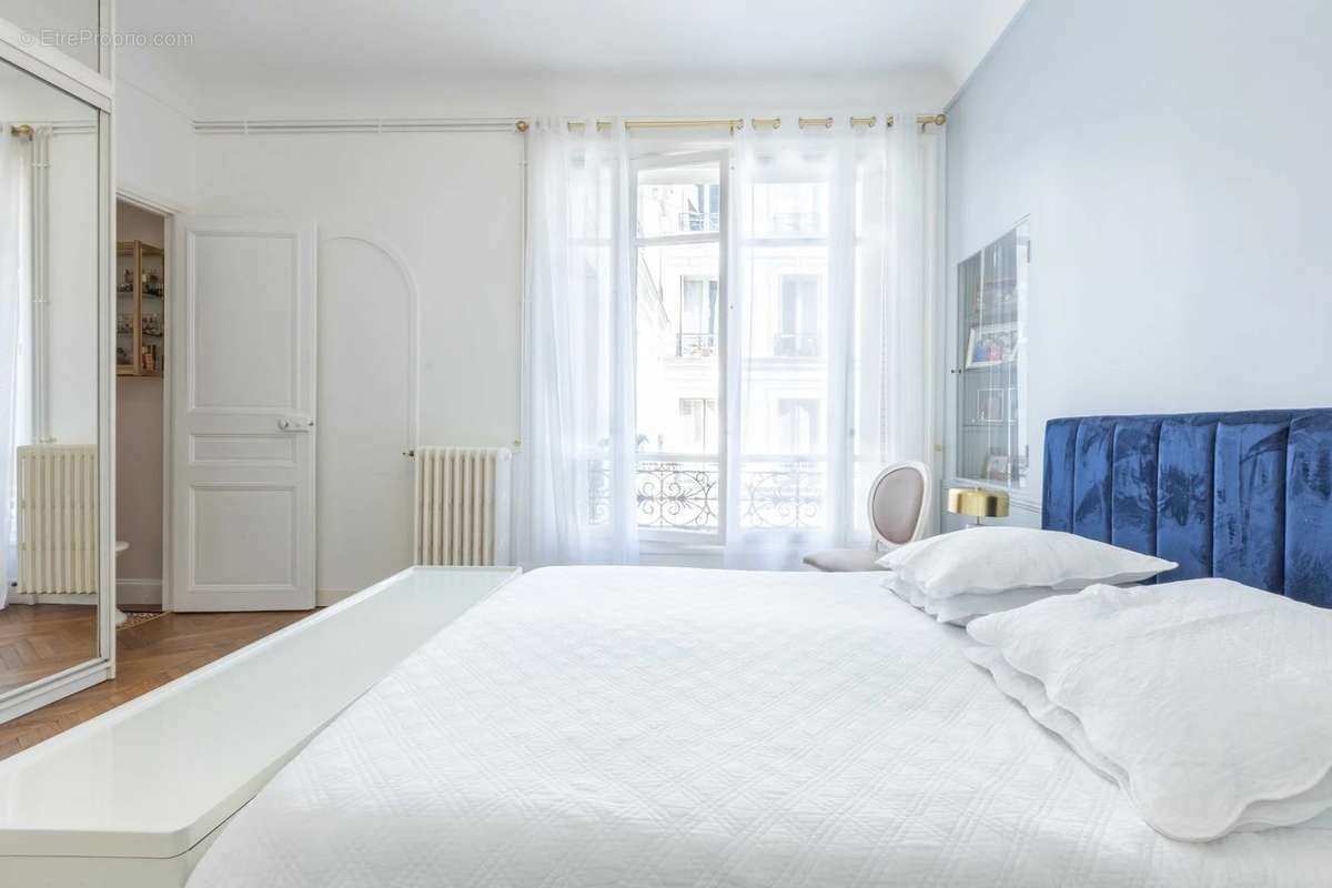 Appartement à PARIS-8E