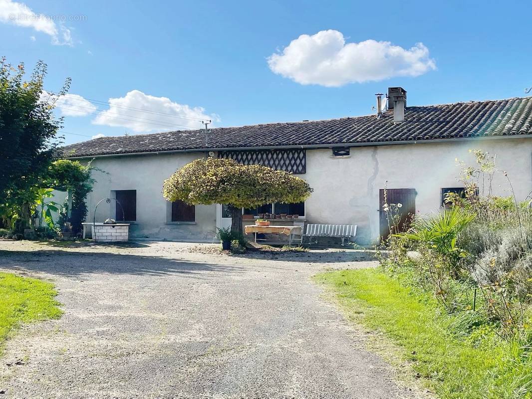 Maison à NEGREPELISSE