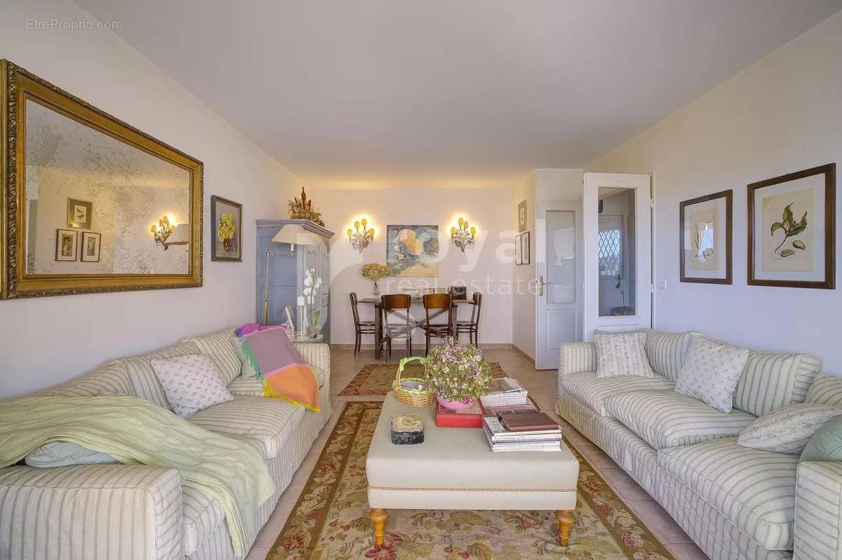 Appartement à MOUGINS