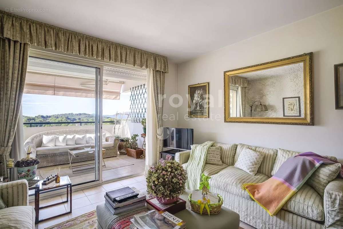 Appartement à MOUGINS