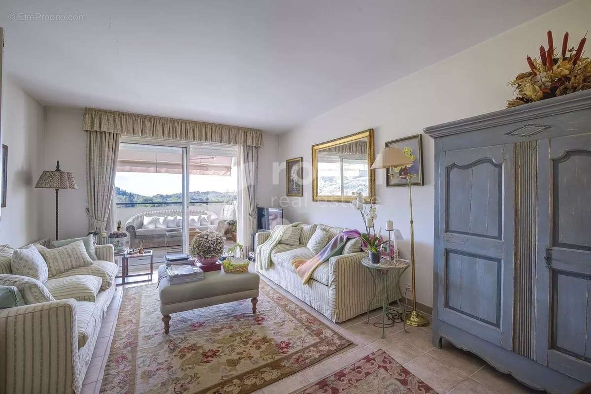 Appartement à MOUGINS