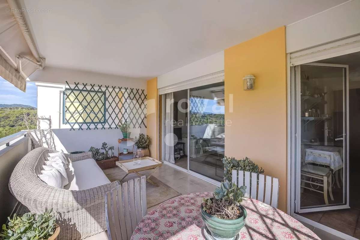 Appartement à MOUGINS