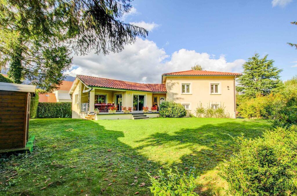 Maison à SAINT-GENIS-POUILLY