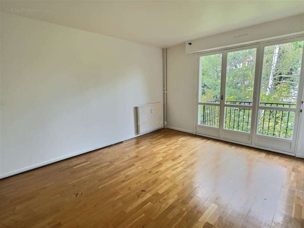 Appartement à SAINT-MAUR-DES-FOSSES