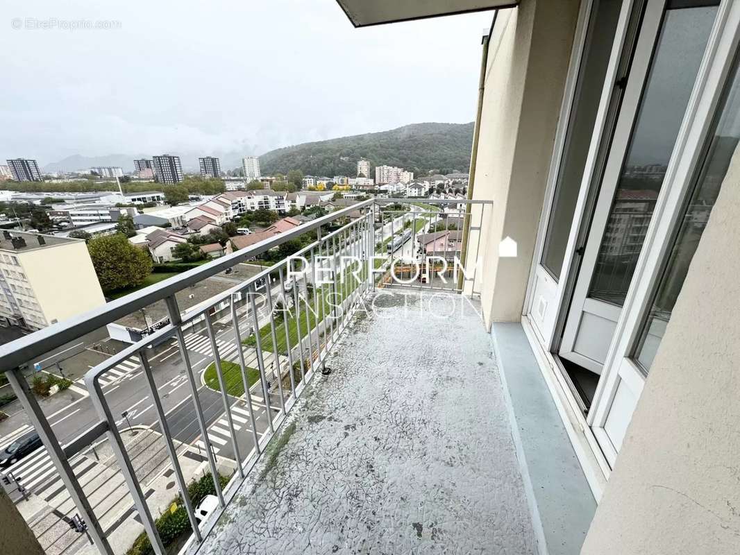 Appartement à LE PONT-DE-CLAIX