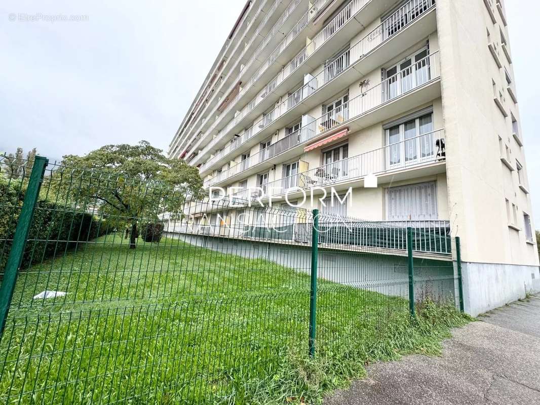 Appartement à LE PONT-DE-CLAIX