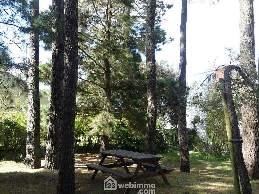 Extérieur arboré. - Appartement à JARD-SUR-MER