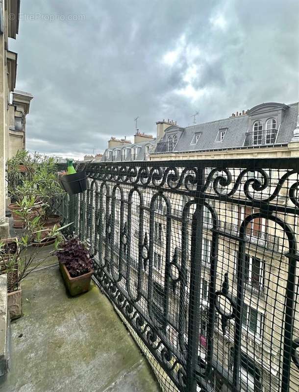 Appartement à PARIS-16E