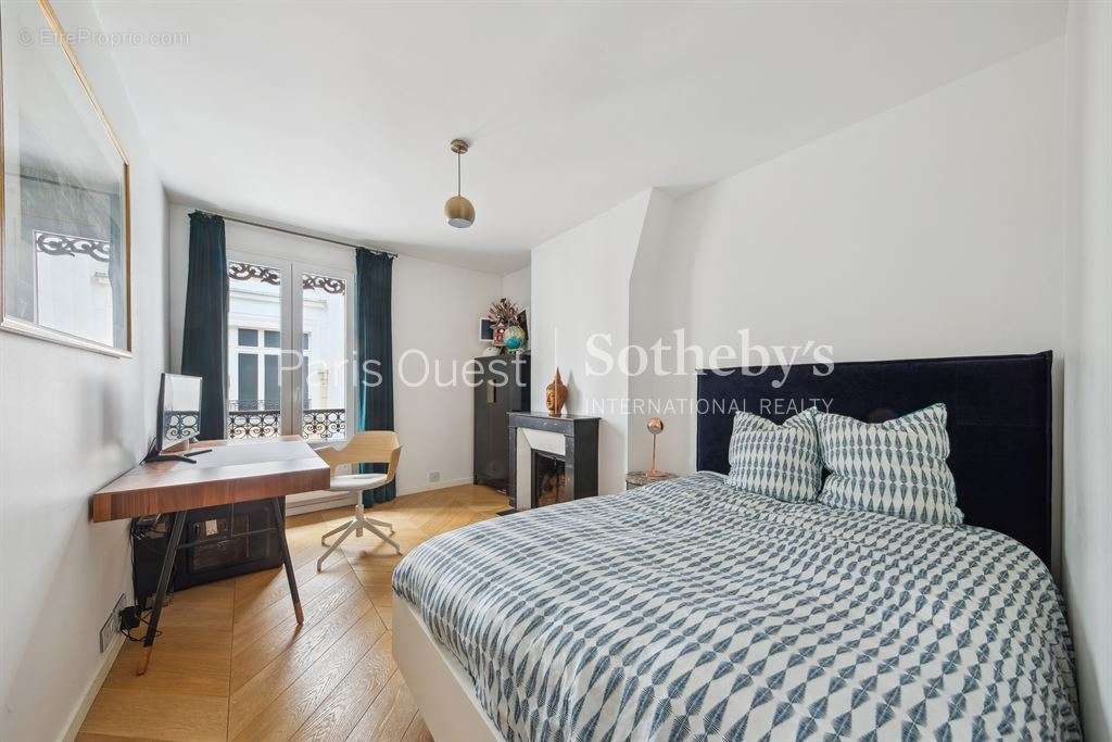 Appartement à PARIS-7E