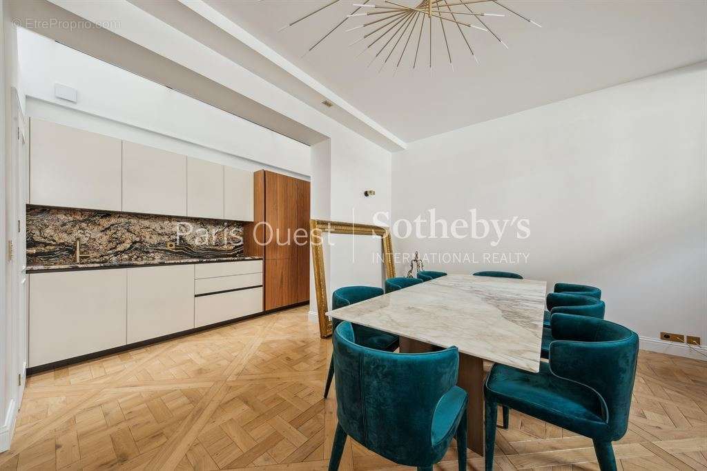 Appartement à PARIS-7E