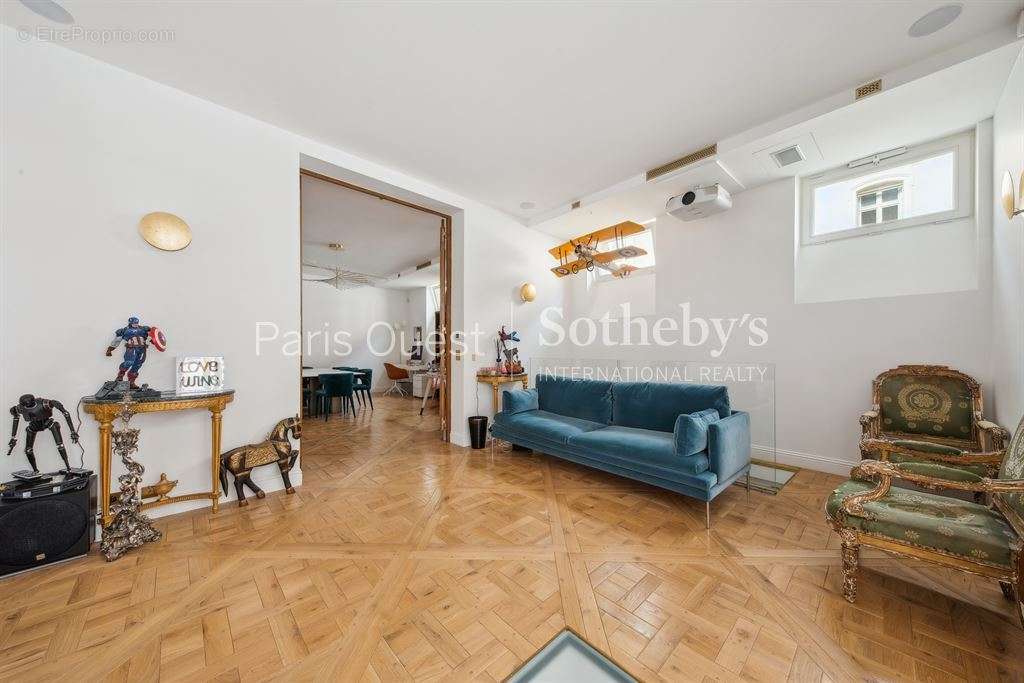 Appartement à PARIS-7E