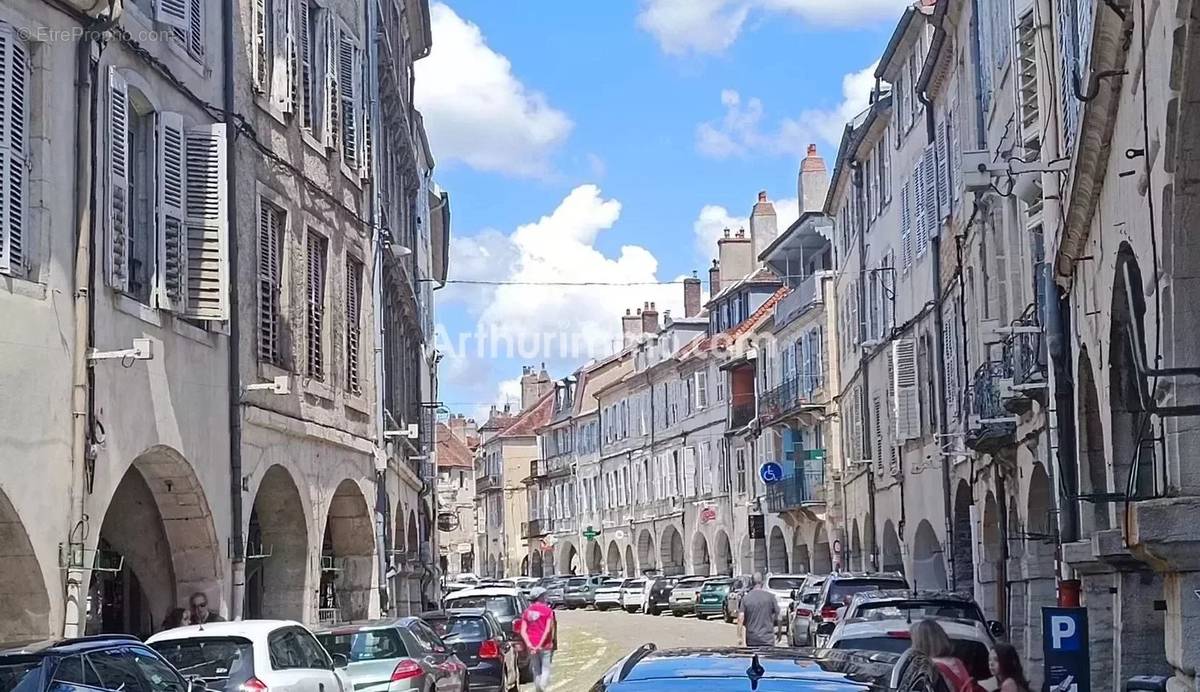 Commerce à LONS-LE-SAUNIER