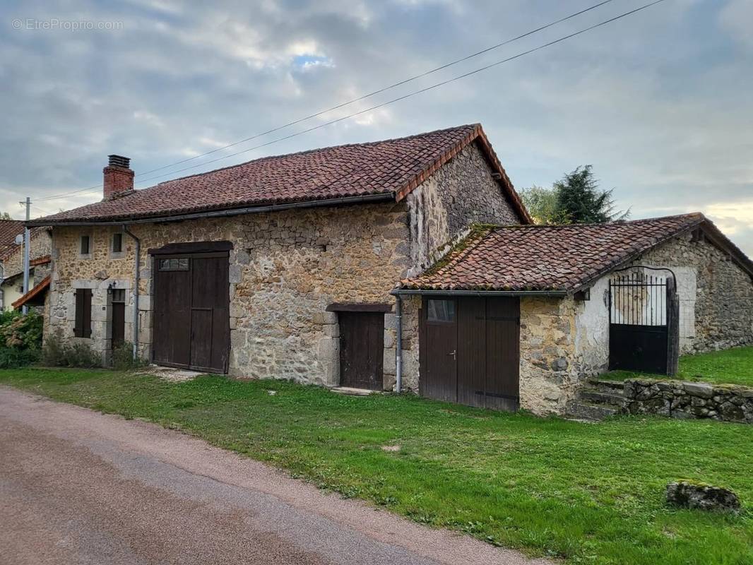 Maison à CHAMPNIERS-ET-REILHAC