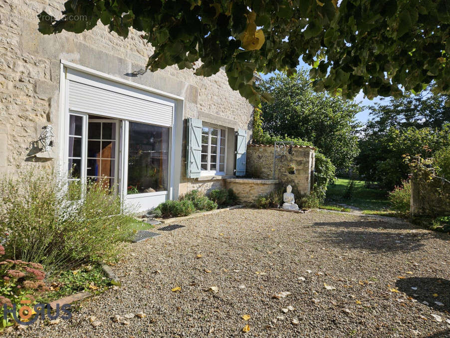 Maison à BOURG-CHARENTE