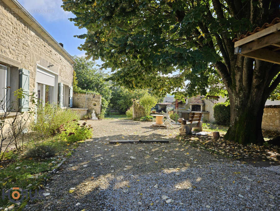 Maison à BOURG-CHARENTE