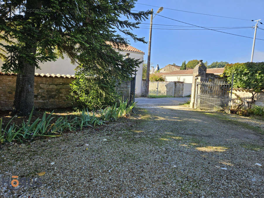 Maison à BOURG-CHARENTE