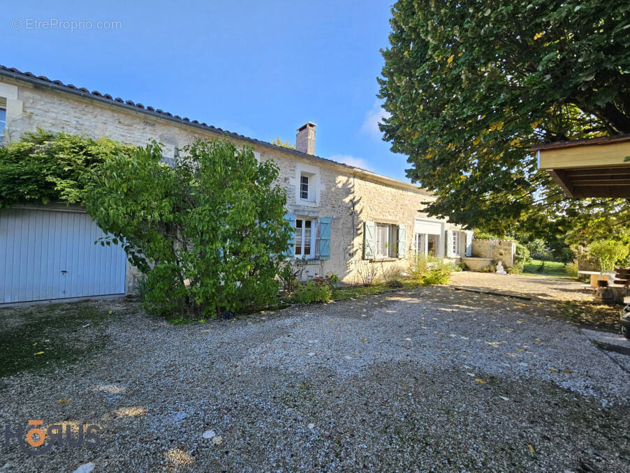 Maison à BOURG-CHARENTE