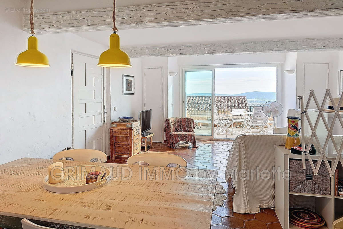 Appartement à GRIMAUD