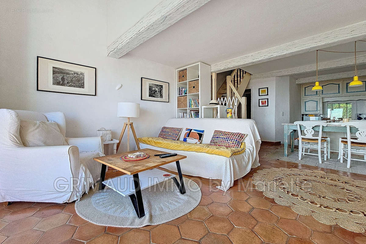 Appartement à GRIMAUD