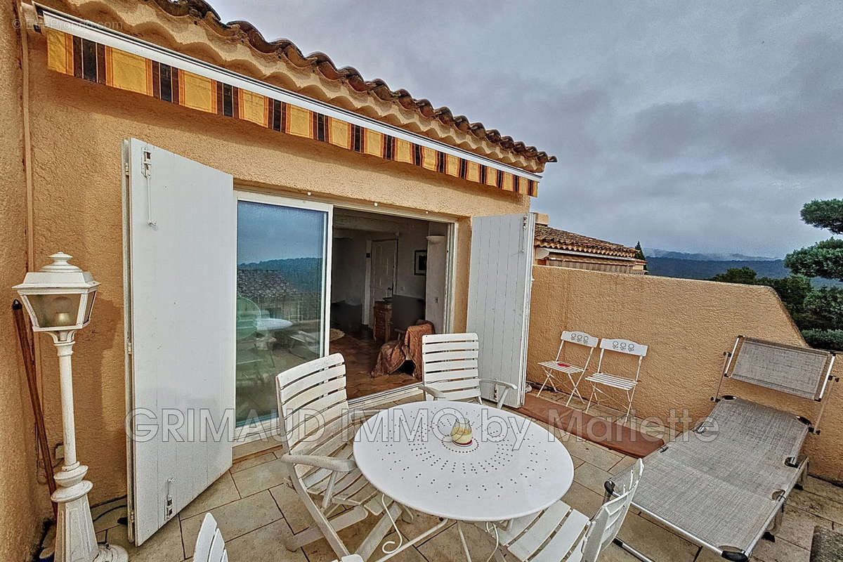 Appartement à GRIMAUD