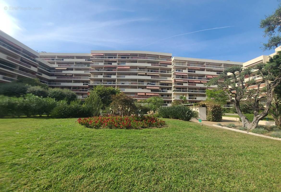 Appartement à VALLAURIS