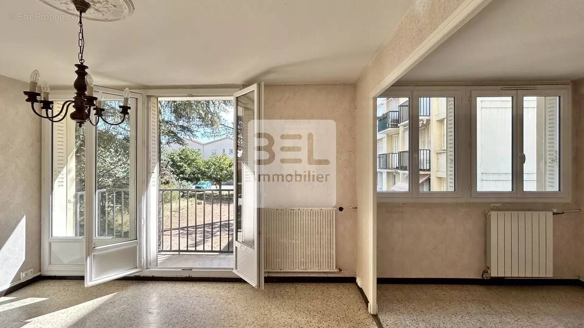 Appartement à BAGNOLS-SUR-CEZE