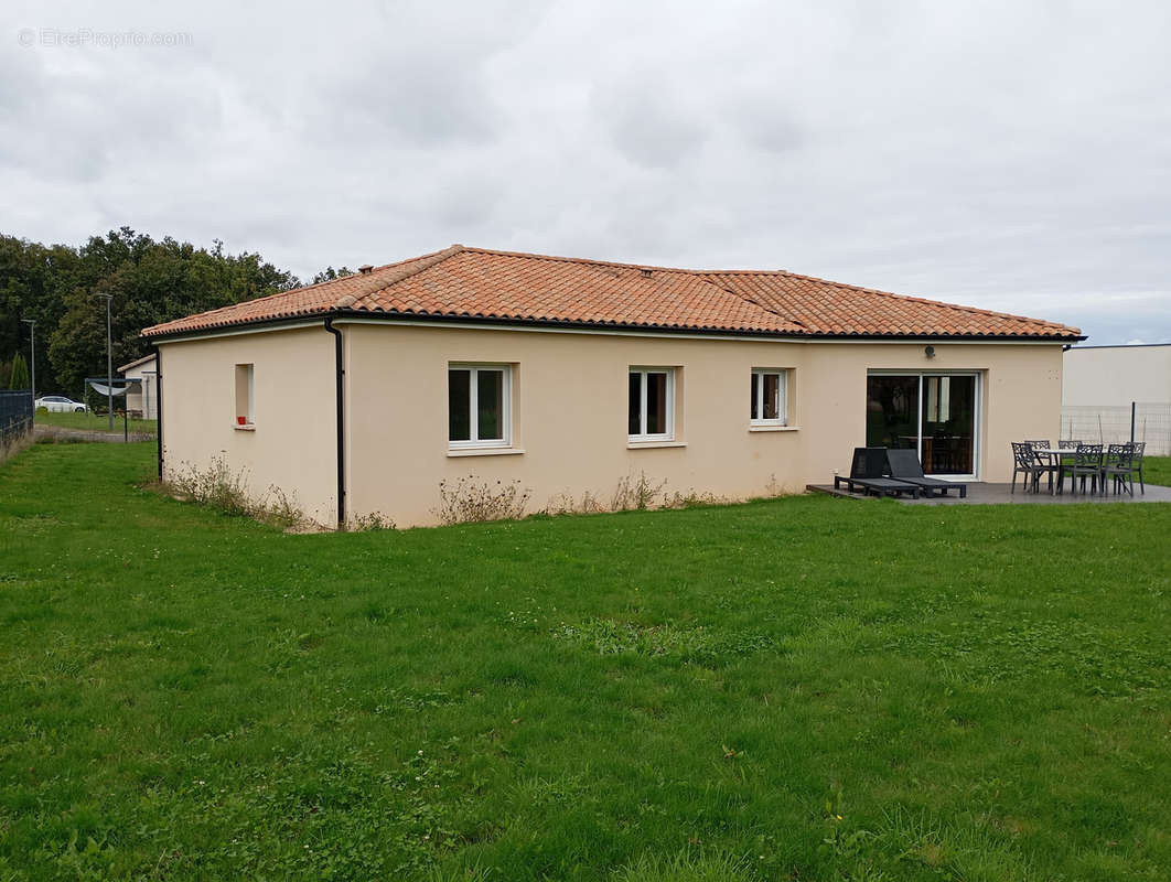 Maison à CHAPELLE-VIVIERS