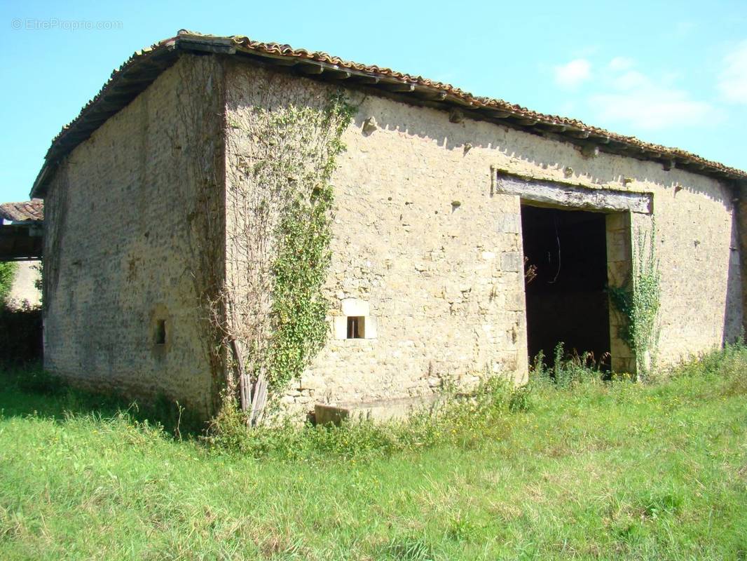 Maison à CHAMPAGNE-SAINT-HILAIRE