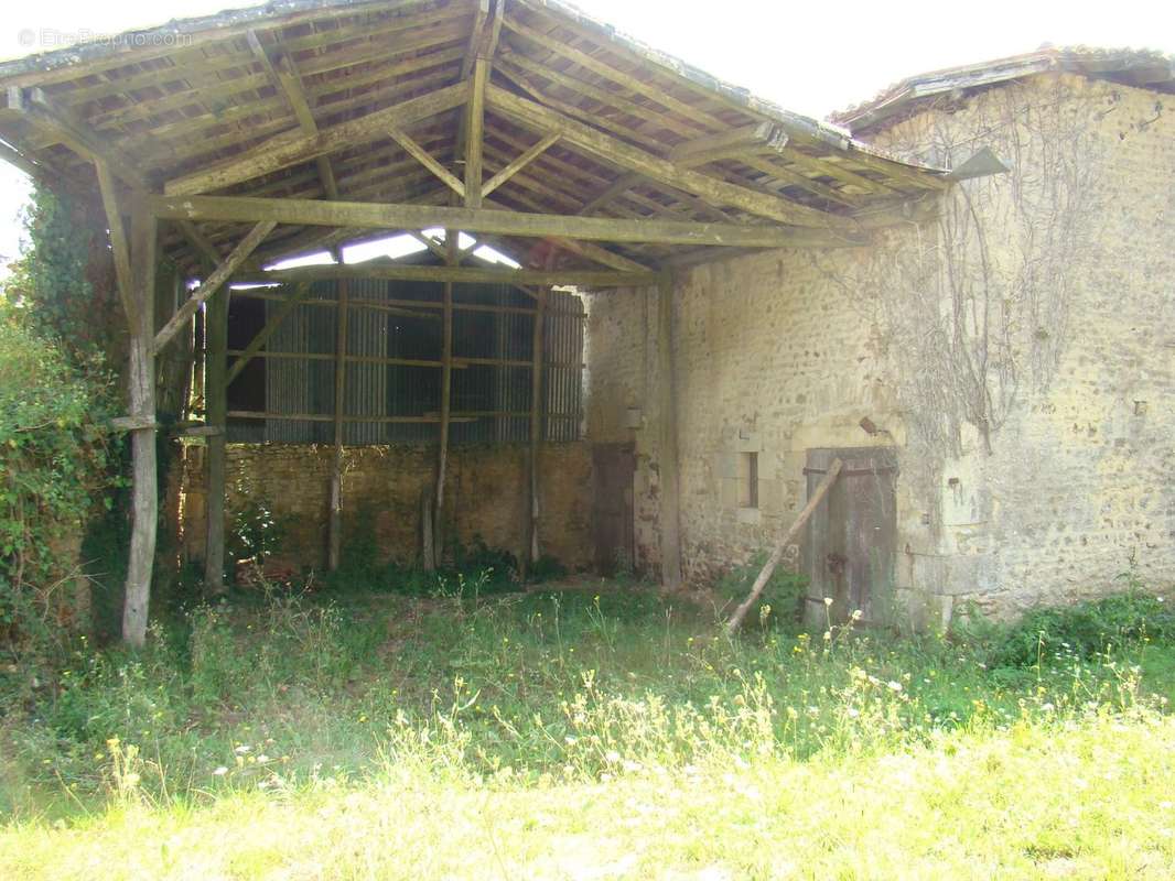 Maison à CHAMPAGNE-SAINT-HILAIRE