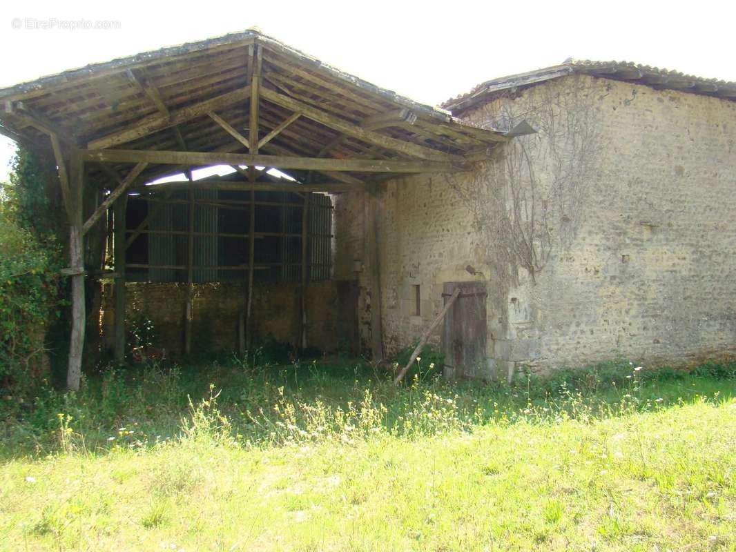 Maison à CHAMPAGNE-SAINT-HILAIRE