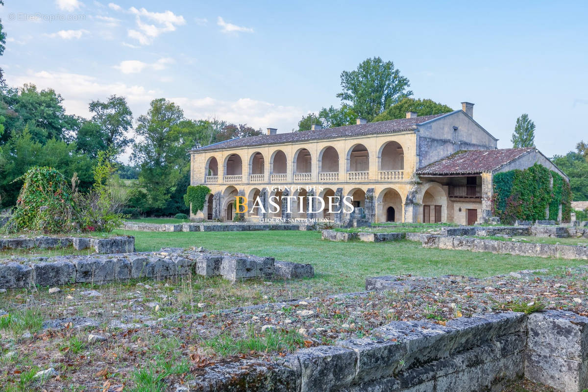 Maison à SAINT-EMILION