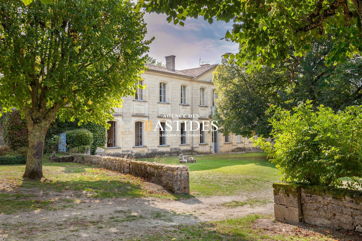 Maison à SAINT-EMILION