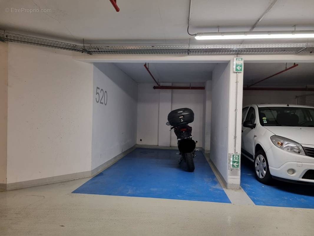 Parking à PARIS-15E