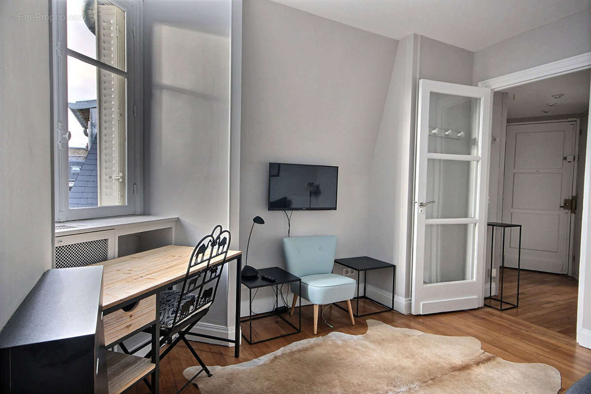 Appartement à PARIS-7E