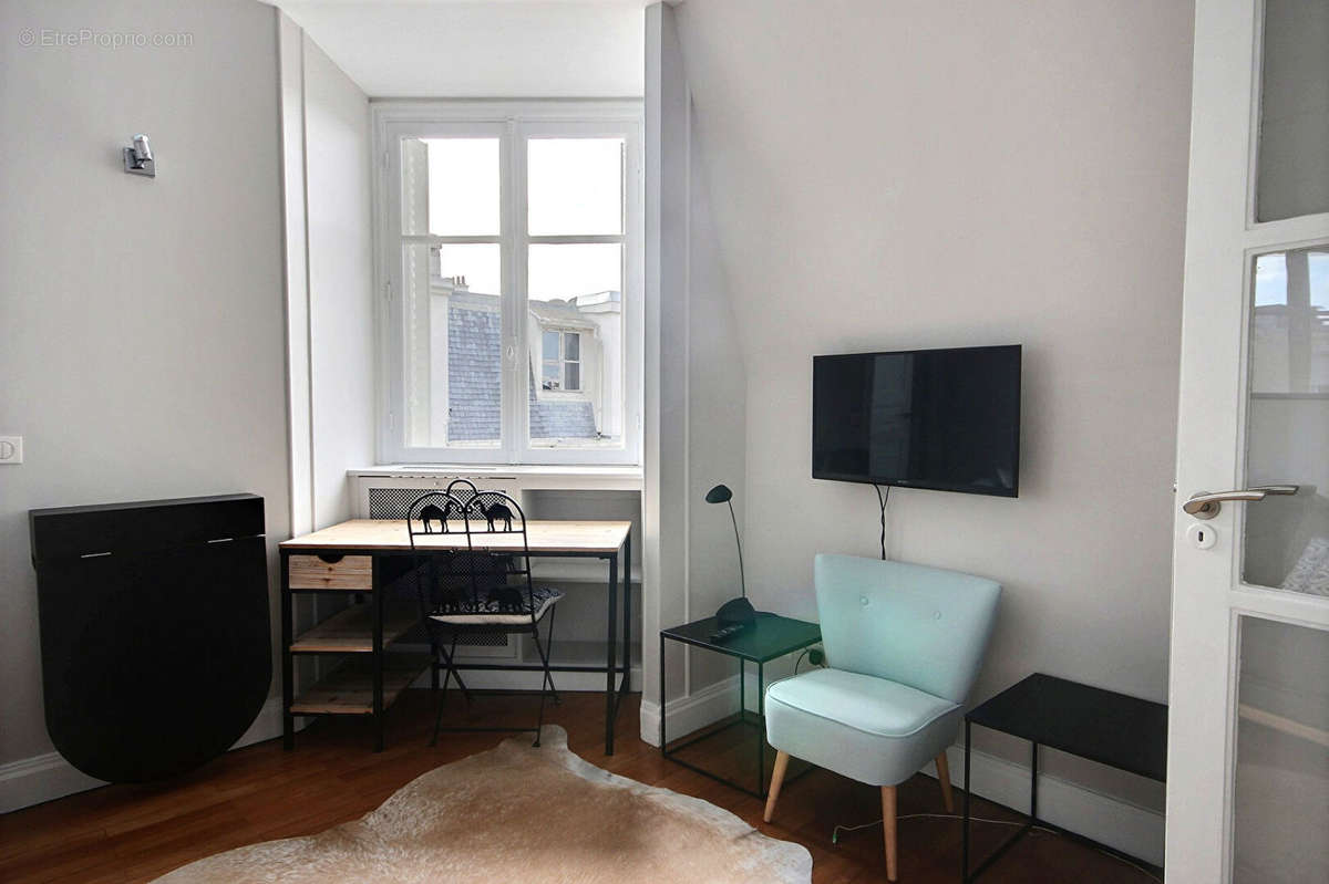 Appartement à PARIS-7E