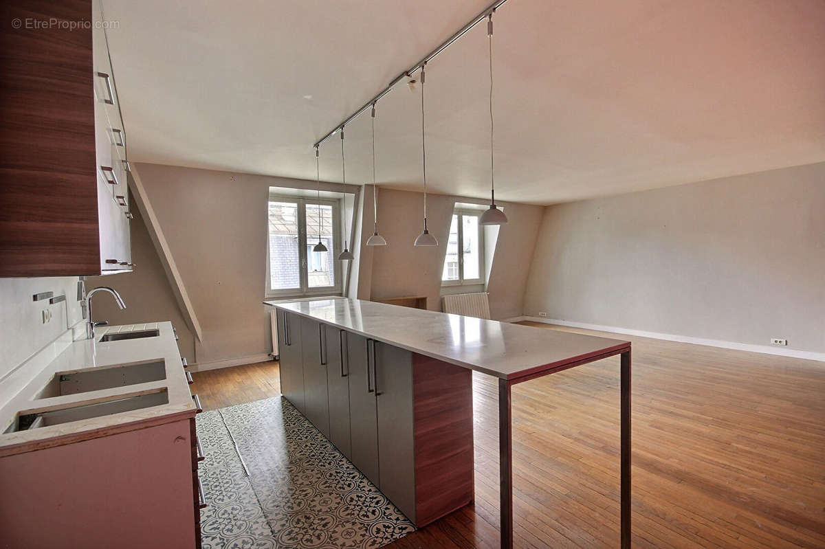 Appartement à PARIS-8E