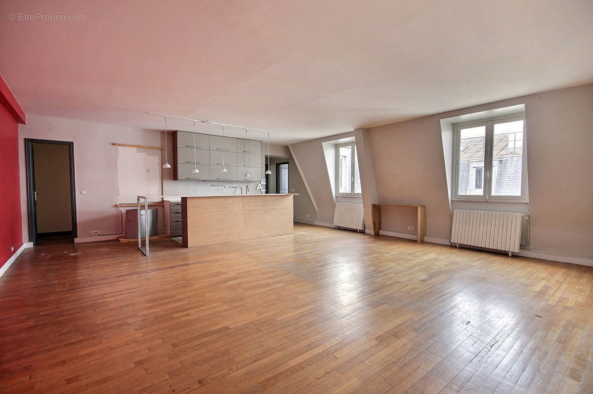 Appartement à PARIS-8E