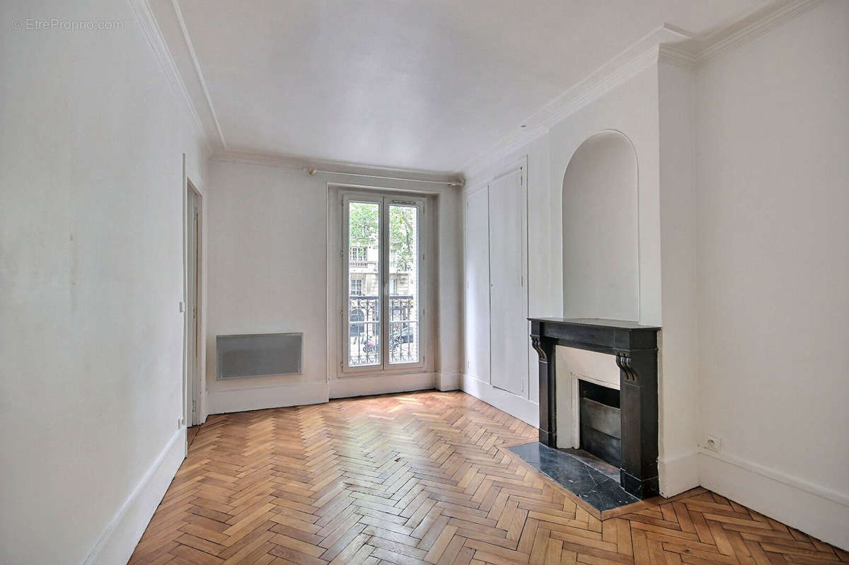 Appartement à PARIS-14E