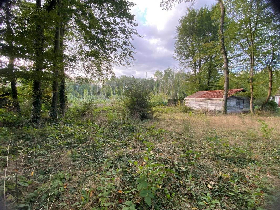 Terrain à CHOISY-AU-BAC