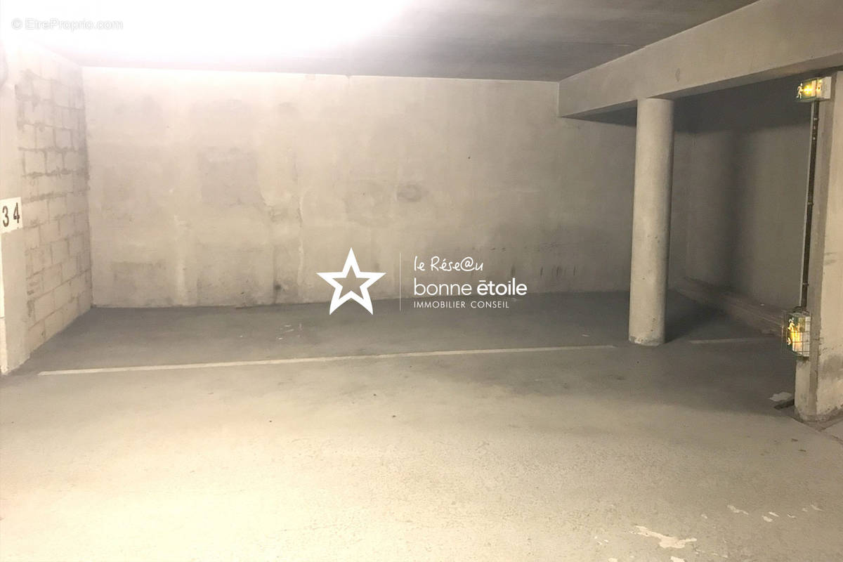 Parking à PARIS-19E