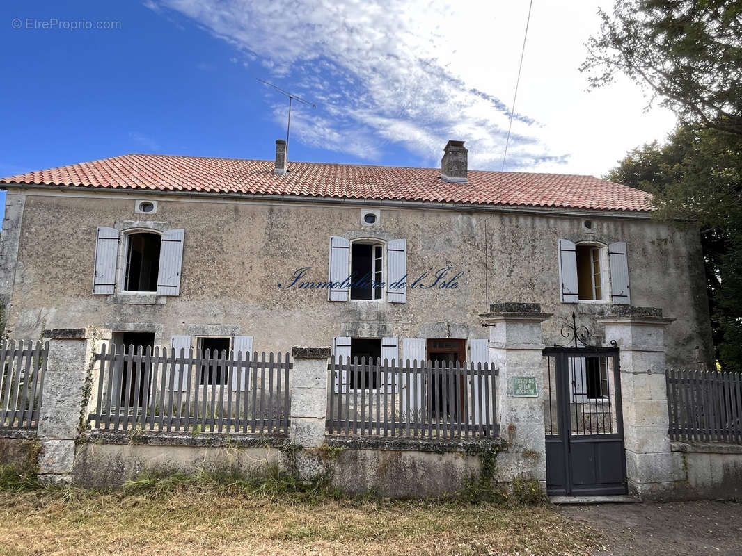 Maison à VILLETOUREIX