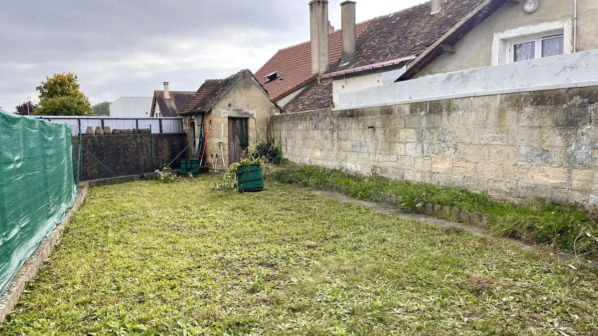 Jardin - Maison à SAINT-COSME-EN-VAIRAIS